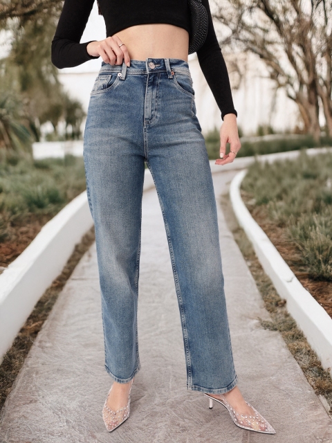 glitchez Women Washed Straight Fit Jeans